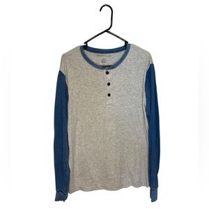 American eagle men’s long sleeve Henley grey blue large